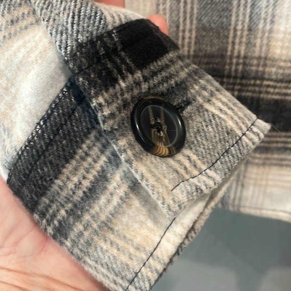 BB Dakota Steve Madden flannel Shacket button down - Picture 6 of 10
